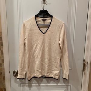 Woman’s Brooks Brothers Sweater Size Medium !!!